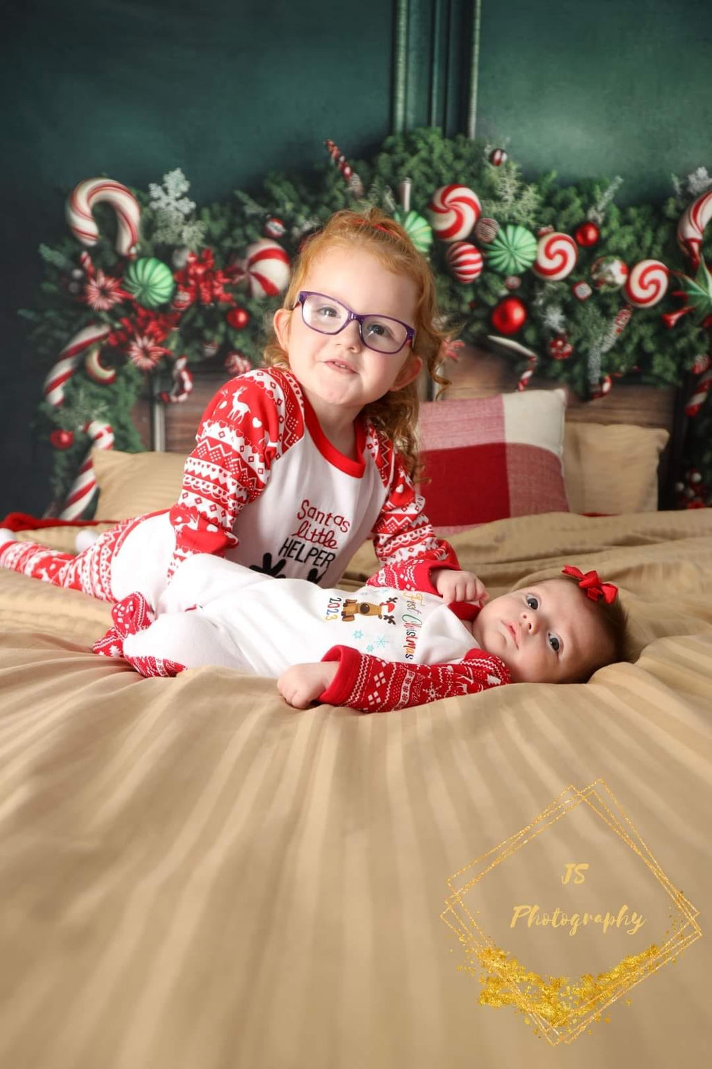 Kate クリスマス あめ ベッドヘッド 背景 Designed by Mandy Ringe Photography