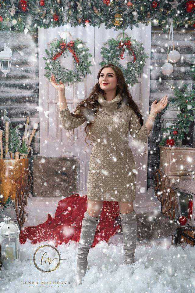 Kate 雪の正面玄関のクリスマスツリーの背景色