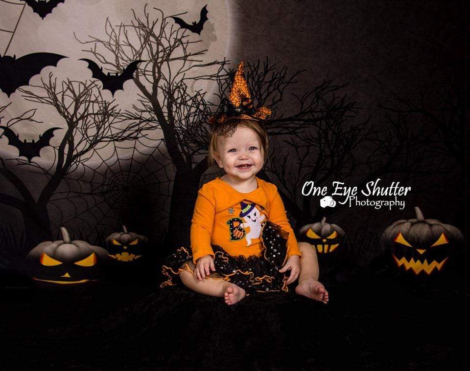Kate 写真用のコウモリとカボチャの背景を持つハロウィーンの月の暗い森