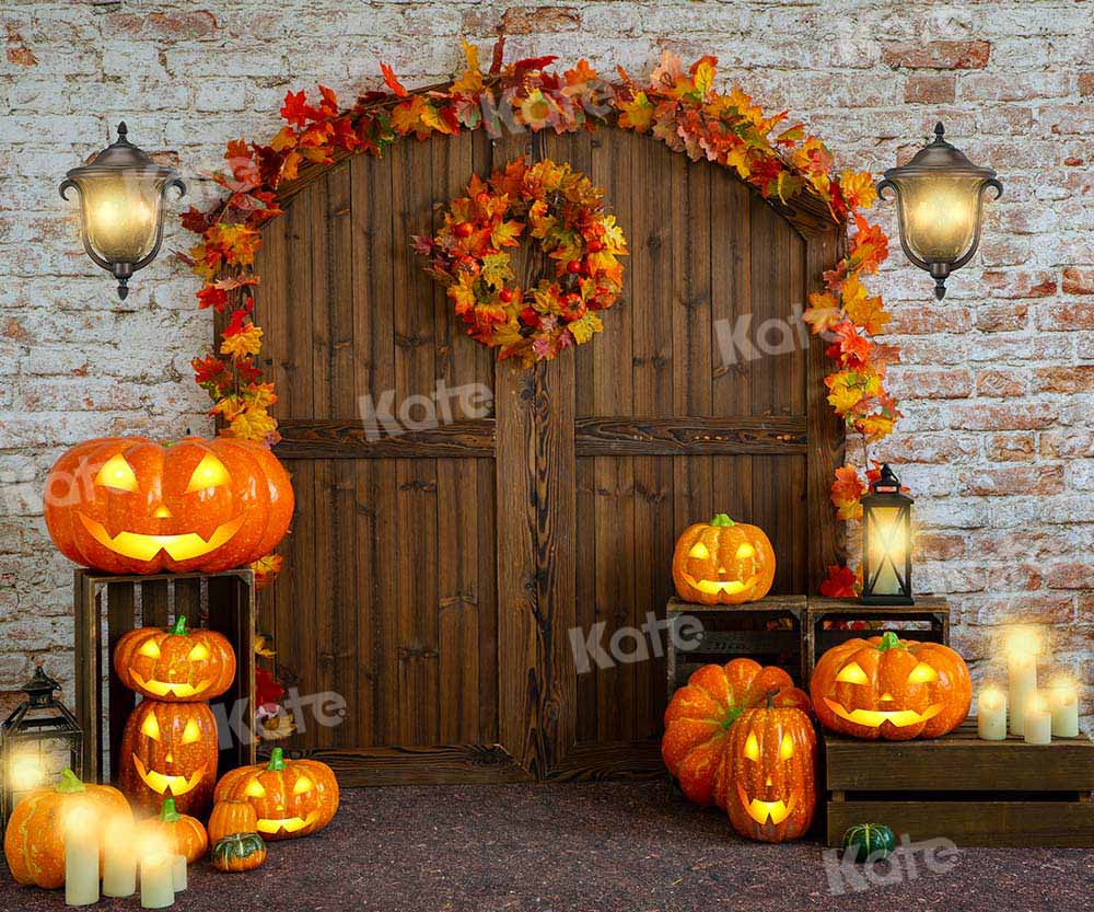 Kateハロウィーンの納屋のドアの背景はカボチャを残しますEmetselch 設計