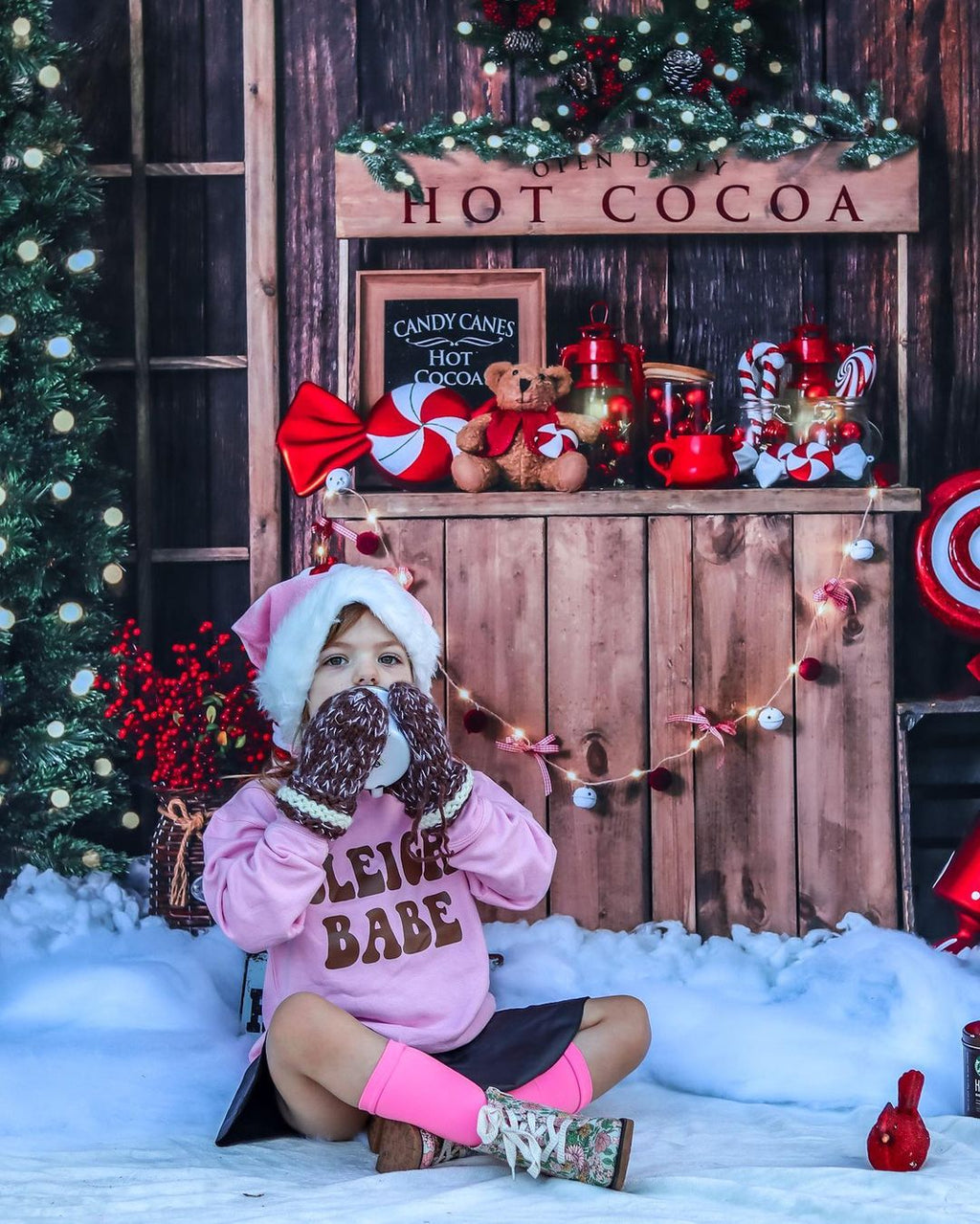 Kateクリスマス ツリーの背景冬のホット ココアEmetselchデザイン