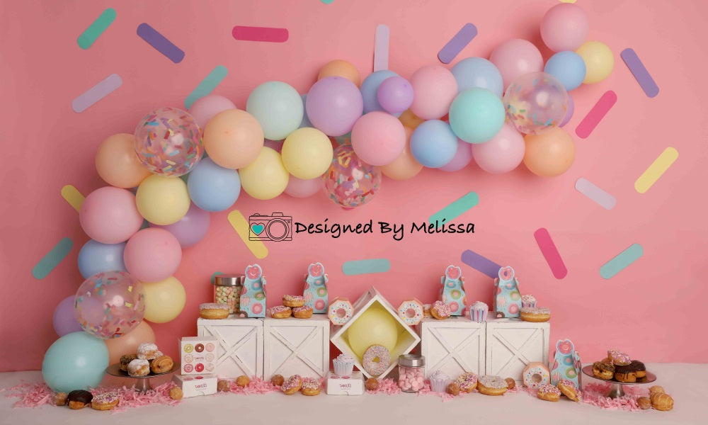 Kateピンクドーナツパーティー背景ケーキスマッシュMelissa King設計