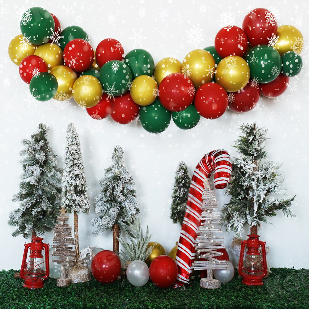 Kateクリスマスツリーケーキスマッシュパーティーの背景