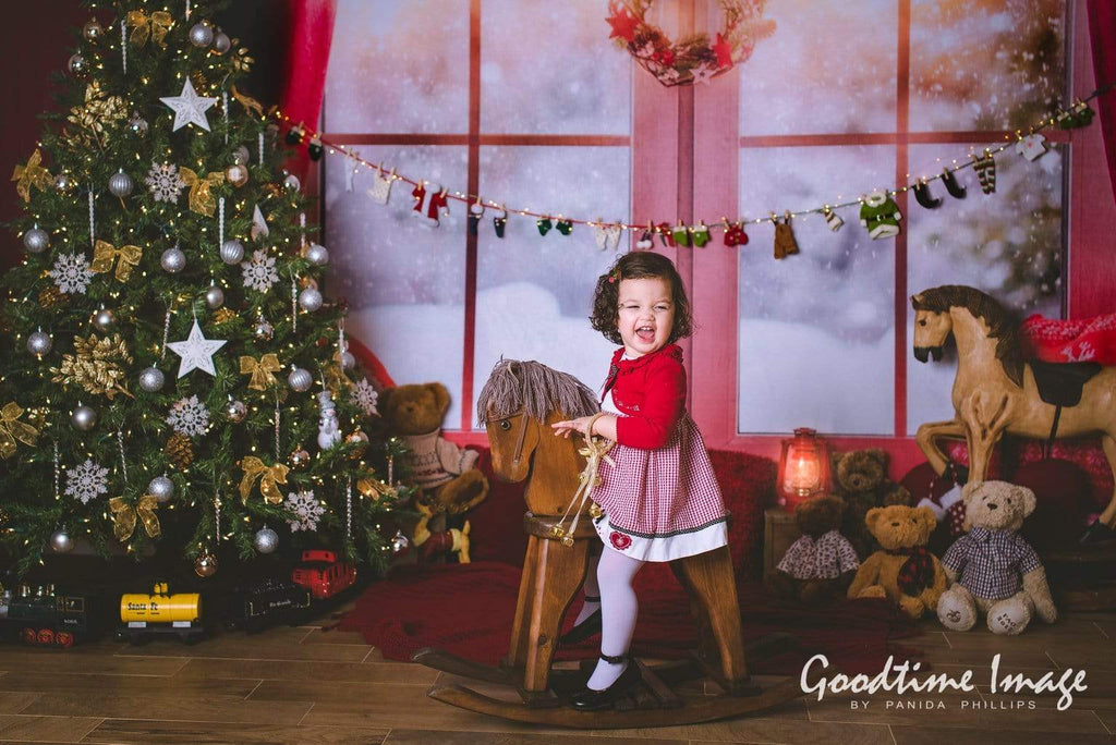 Kate クリスマスウィンドウの赤いカーテンの背景