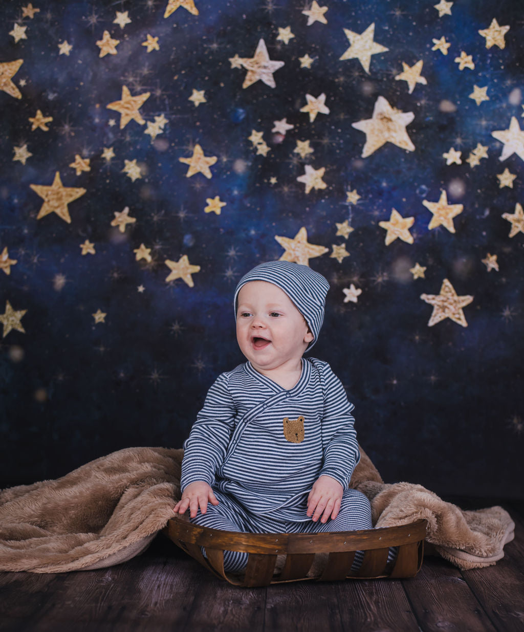 Kate 写真のための金の星の子供の背景を持つ夜空