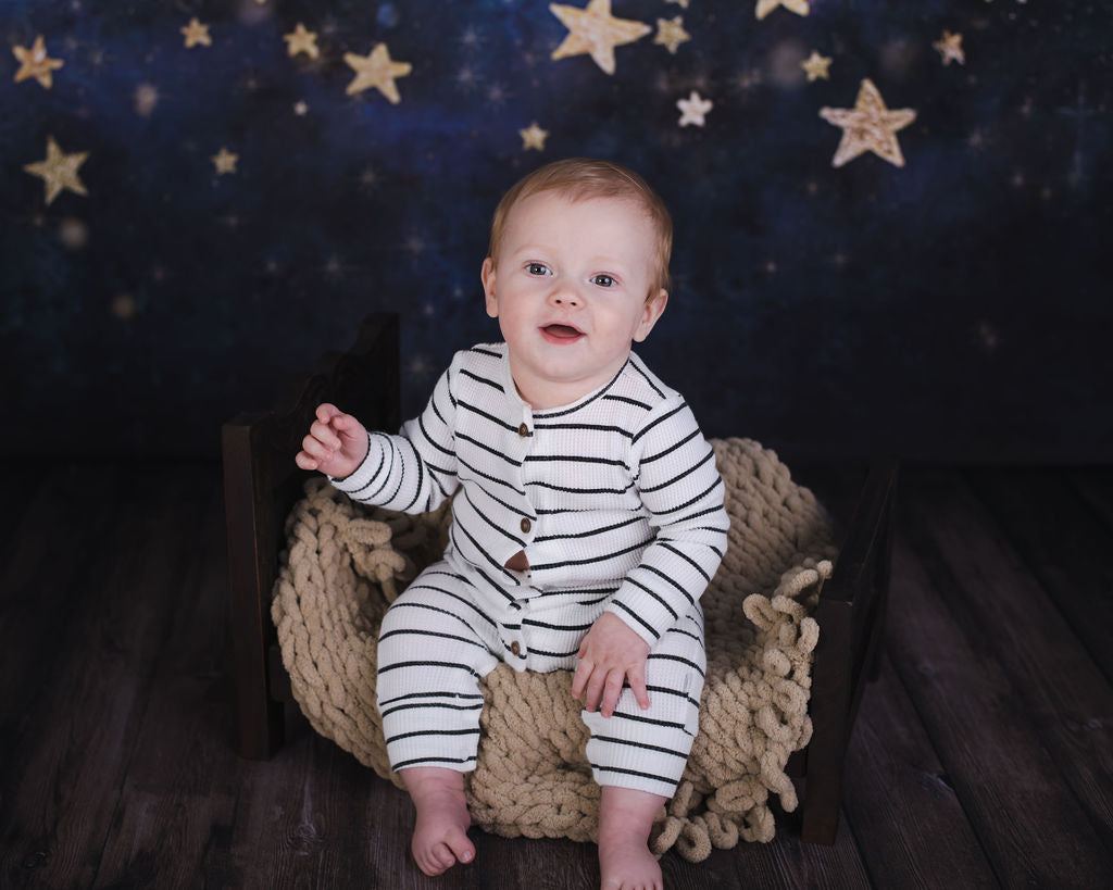 Kate 写真のための金の星の子供の背景を持つ夜空
