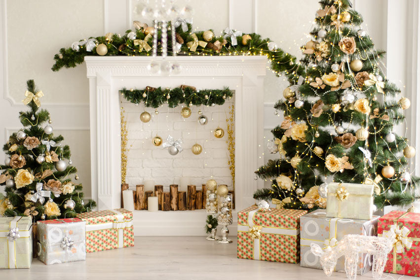 Kate ゴールデンボールクリスマスツリー暖炉背景