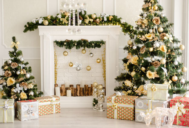 Kate ゴールデンボールクリスマスツリー暖炉背景