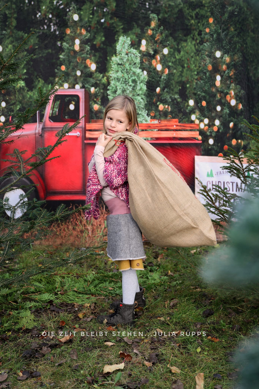 Kate 赤い車のクリスマスツリーファームの背景 によって設計された Pine Park Collection
