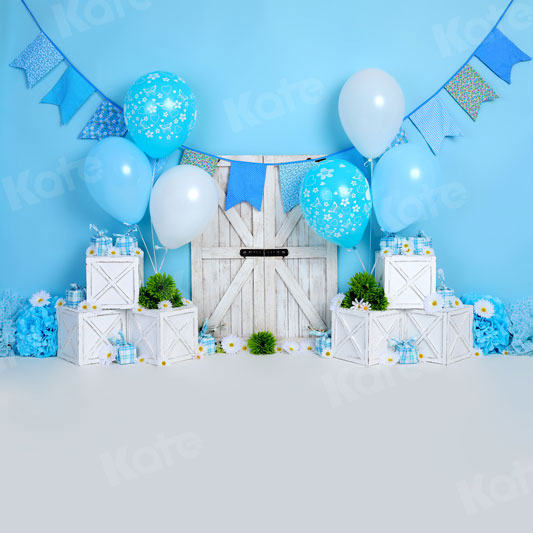 Kate木製扉誕生日の青い風船の少年の背景Rebeccaによって設計されました