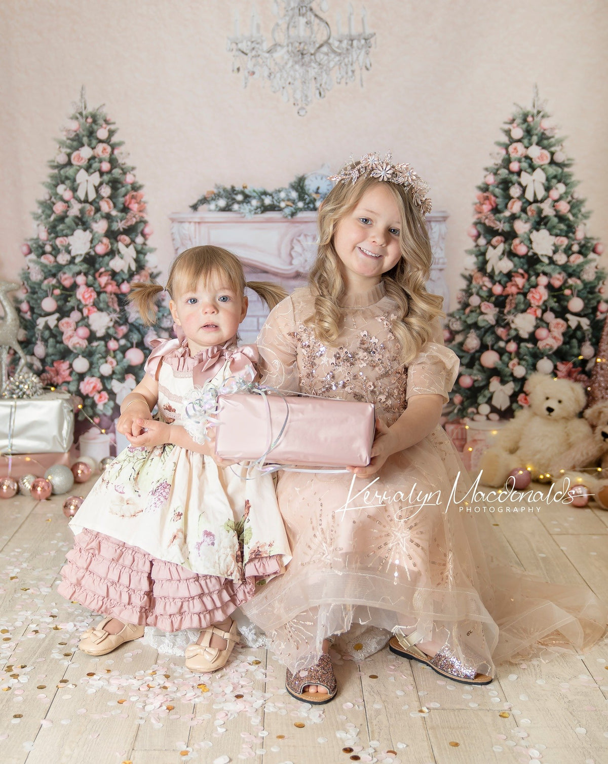 写真撮影のためのkateつのクリスマスツリーの背景暖炉ピンクの壁