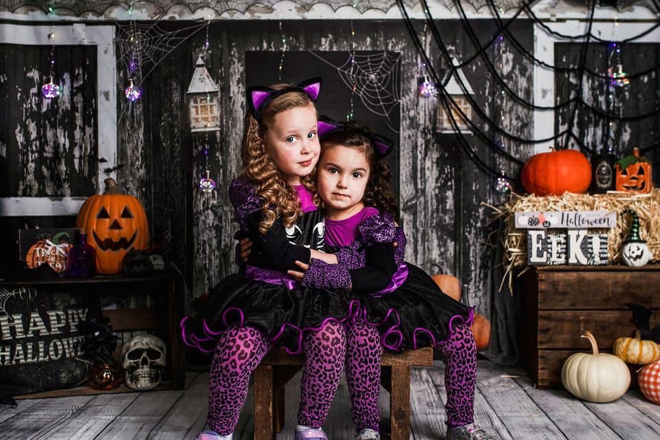 Kate 不気味なハロウィーンの納屋の背景 によって設計されたMandy Ringe Photography
