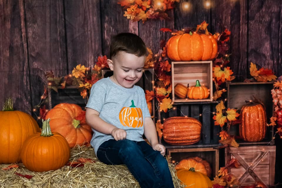 Kateハロウィーンのカボチャの背景の秋