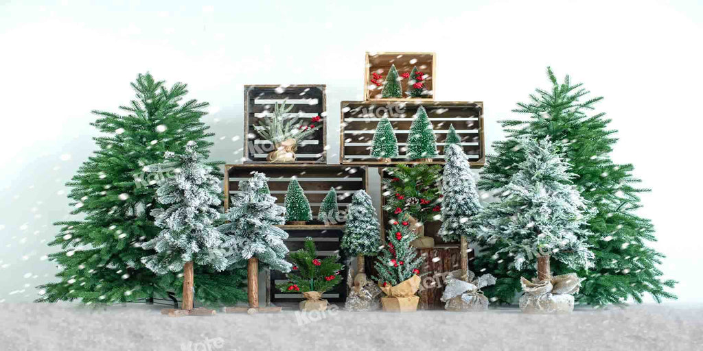 雪の中のKateつのクリスマスツリーの背景